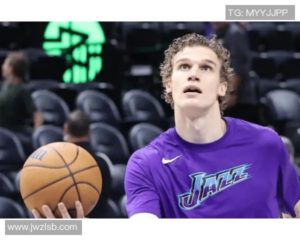 爵士与雷霆首战激烈对决球员表现与战术分析全景回顾